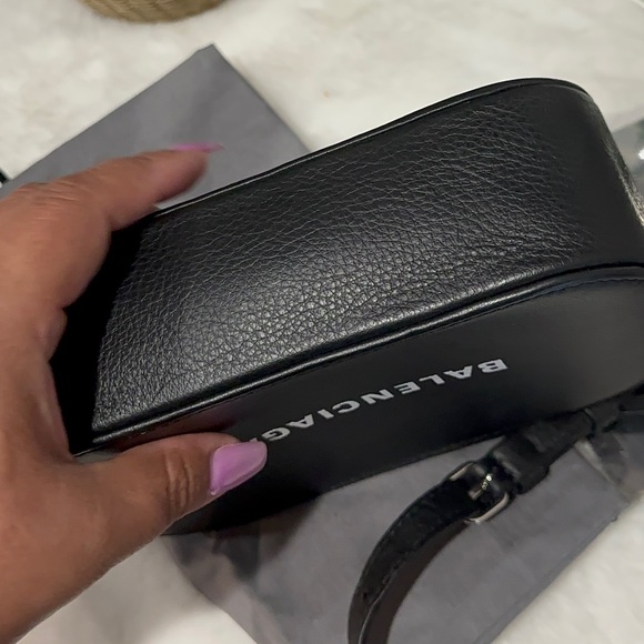 BALENCIAGA
XS Everyday Camera Bag - Picture 3 of 8